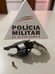 apos-fugir-da-pm-e-ser-encontrado-embaixo-de-cama,-foragido-por-homicidio-fala-que-escondeu-arma-usada-em-crime-na-casa-dos-pais