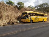 acidente-entre-onibus-e-carreta-deixa-um-morto-e-varios-feridos-na-lmg-628