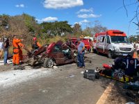 duas-vitimas-de-acidente-entre-caminhoes-e-carro-na-mgc-135-permanecem-internadas;-uma-mulher-esta-em-estado-grave