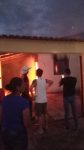 casa-fica-destruida-depois-de-ser-atingida-por-incendio-em-unai