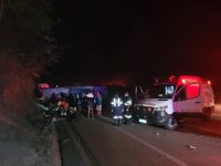 onibus-que-seguia-de-sao-paulo-para-alagoas-tomba-na-br-251-e-deixa-feridos-e-um-morto