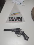 policia-encontra-arma-enterrada-em-galinheiro-durante-ocorrencia-de-violencia-domestica,-em-montes-claros