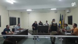 vereador-se-exalta-e-rasga-ata-durante-reuniao-na-camara-de-patis;-video