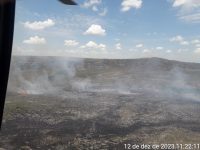 forca-tarefa-combate-incendio-no-parque-estadual-de-botumirim;-video