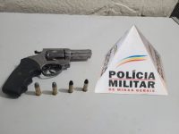 homem-e-preso-com-revolver-apos-pm-receber-denuncia-de-que-ele-ostentava-arma-em-festa