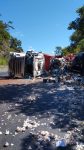 batida-de-frente-entre-carreta-e-caminhao-deixa-motoristas-feridos-na-br-365