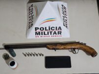 jovem-desembarca-de-balsa-com-arma-e-municoes,-confessa-que-pretendia-matar-desafeto-e-e-preso-em-sao-romao